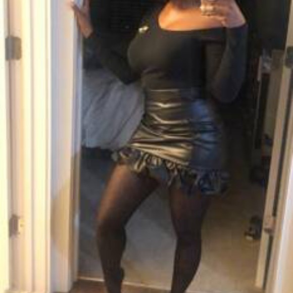 Zip Back Ruffle Hem PU leather Skirt - Picture 8 of 8